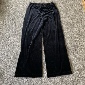Chico’s Pull on Wide Leg Velour Pants. Chico’s size 1